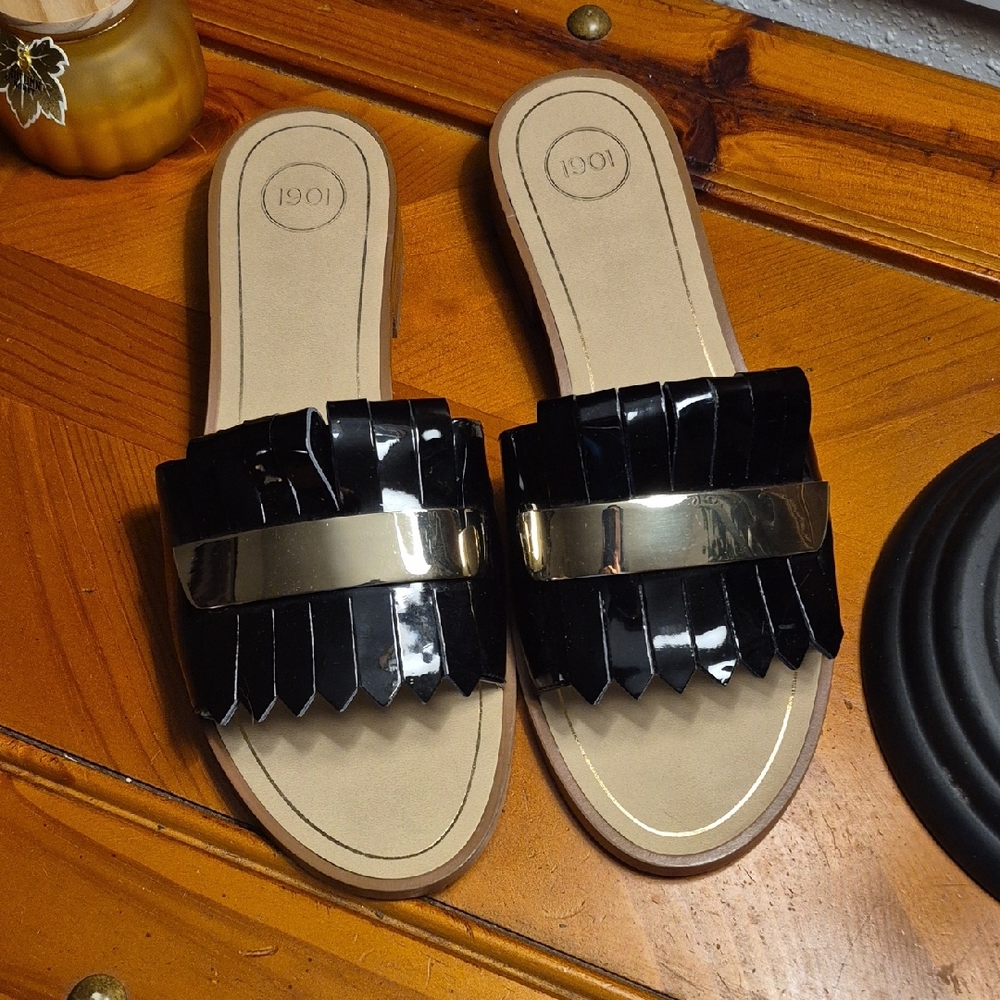 1901 Black and Gold Women's Slip Sandals